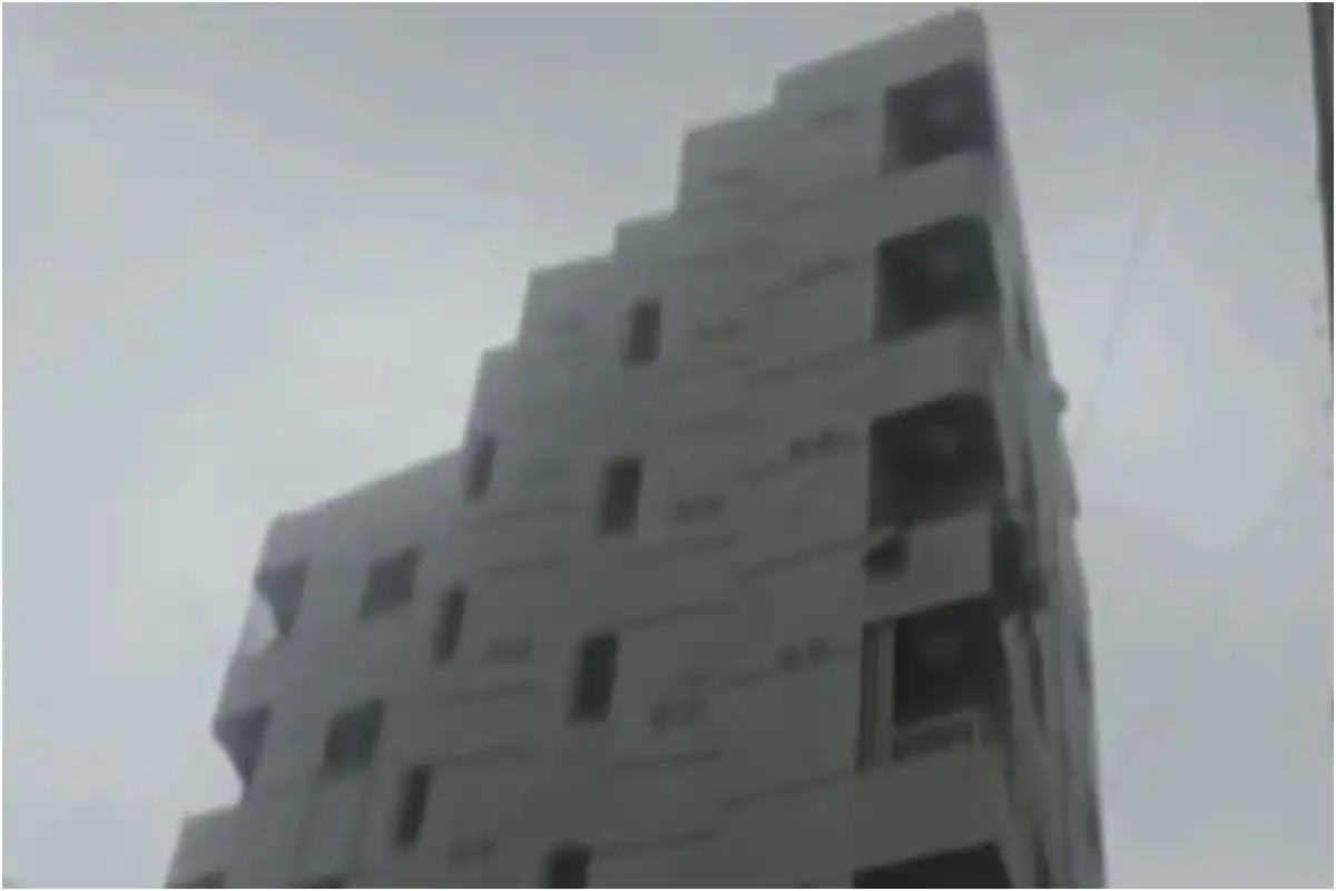 Authorities Declare Another Lyari Building Unsafe