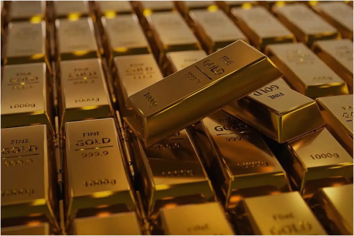 Gold Prices Fall by Rs200 Per Tola in Pakistan