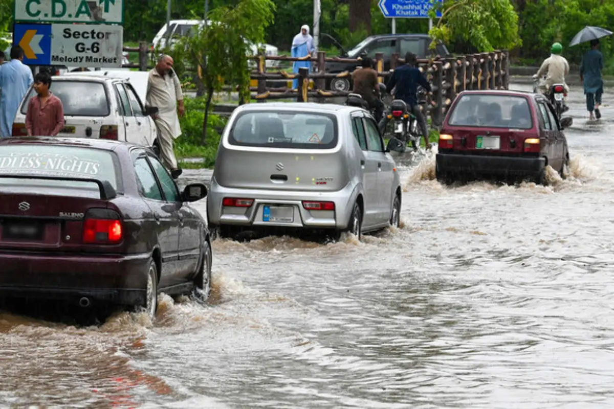 PMD Predicts More Heavy Rain, Thunderstorms, Strong Winds Across Pakistan; Flood Alerts Issued