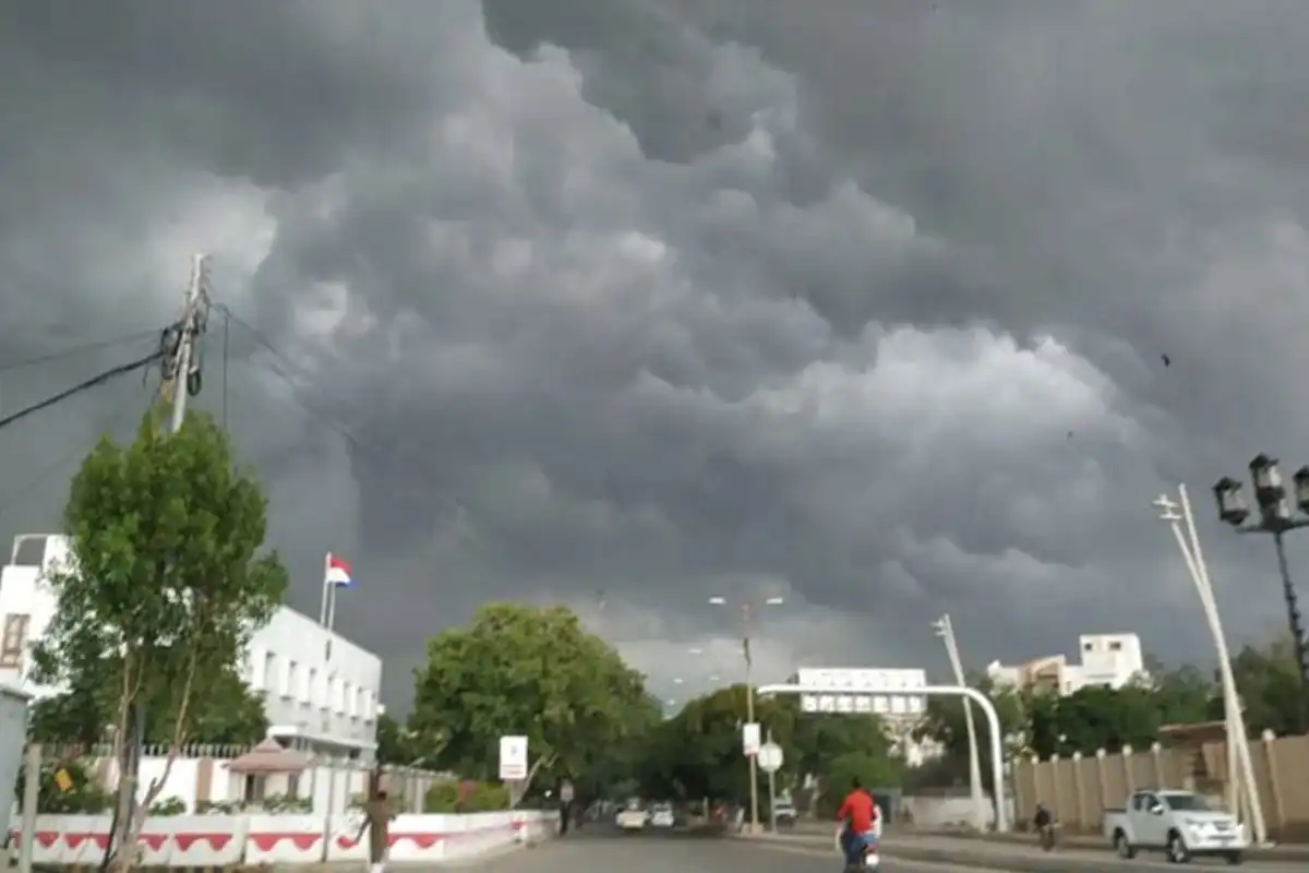 Cloudy Weather, Light Rain Expected In Karachi, Met Office Issues Forecast