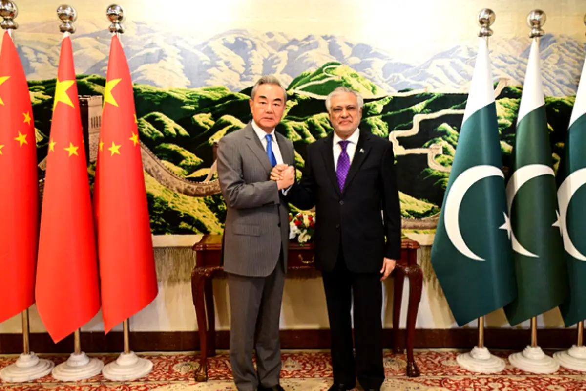 Chinese FM vows to strengthen Pakistan-China ties in Islamabad