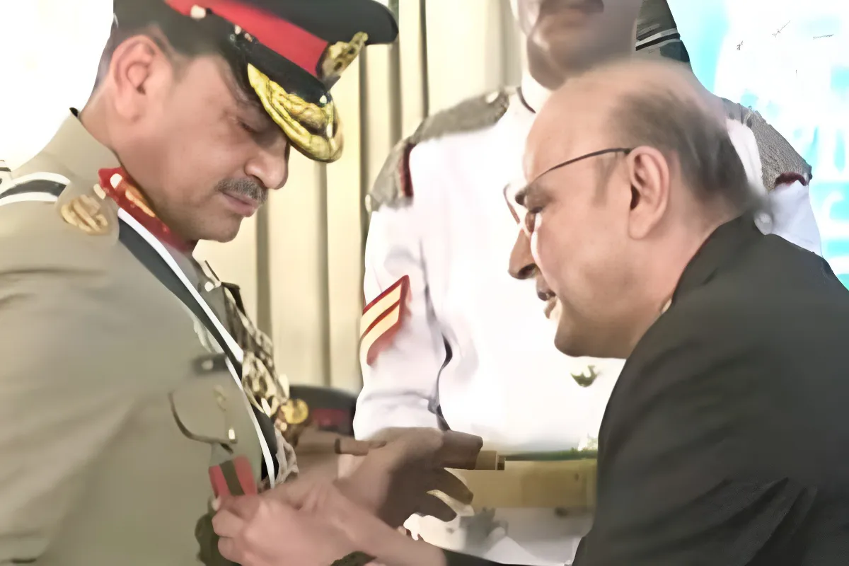 President Grants Military Awards for Exceptional Contributions