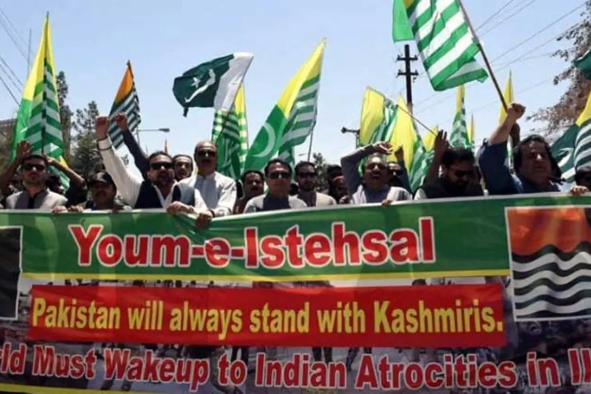 Pakistan Armed Forces Reaffirm Support for Kashmir on Youm-e-Istehsal