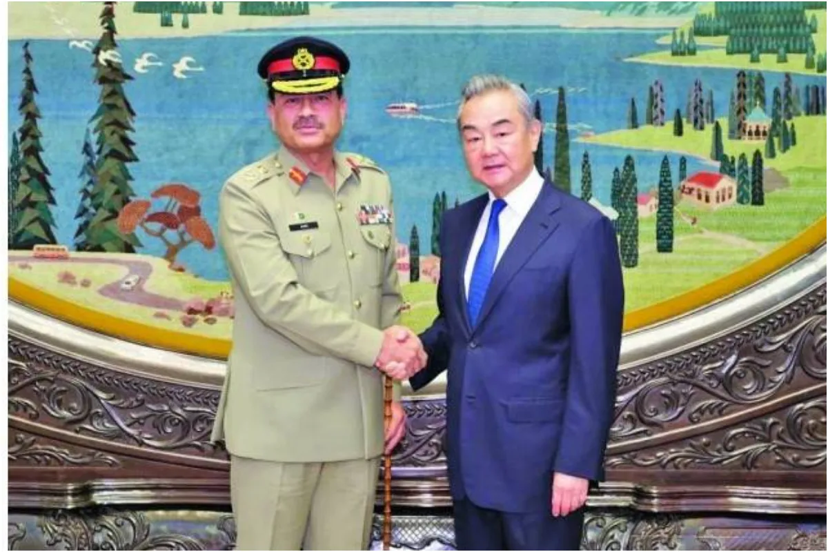 Chinese FM Meets Field Marshal Asim Munir, Discusses Pak-China Ties