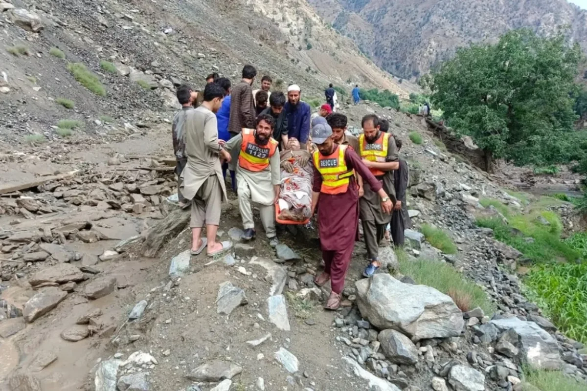 PM Orders Fast Rescue Operations in Flood-Hit Ghizer