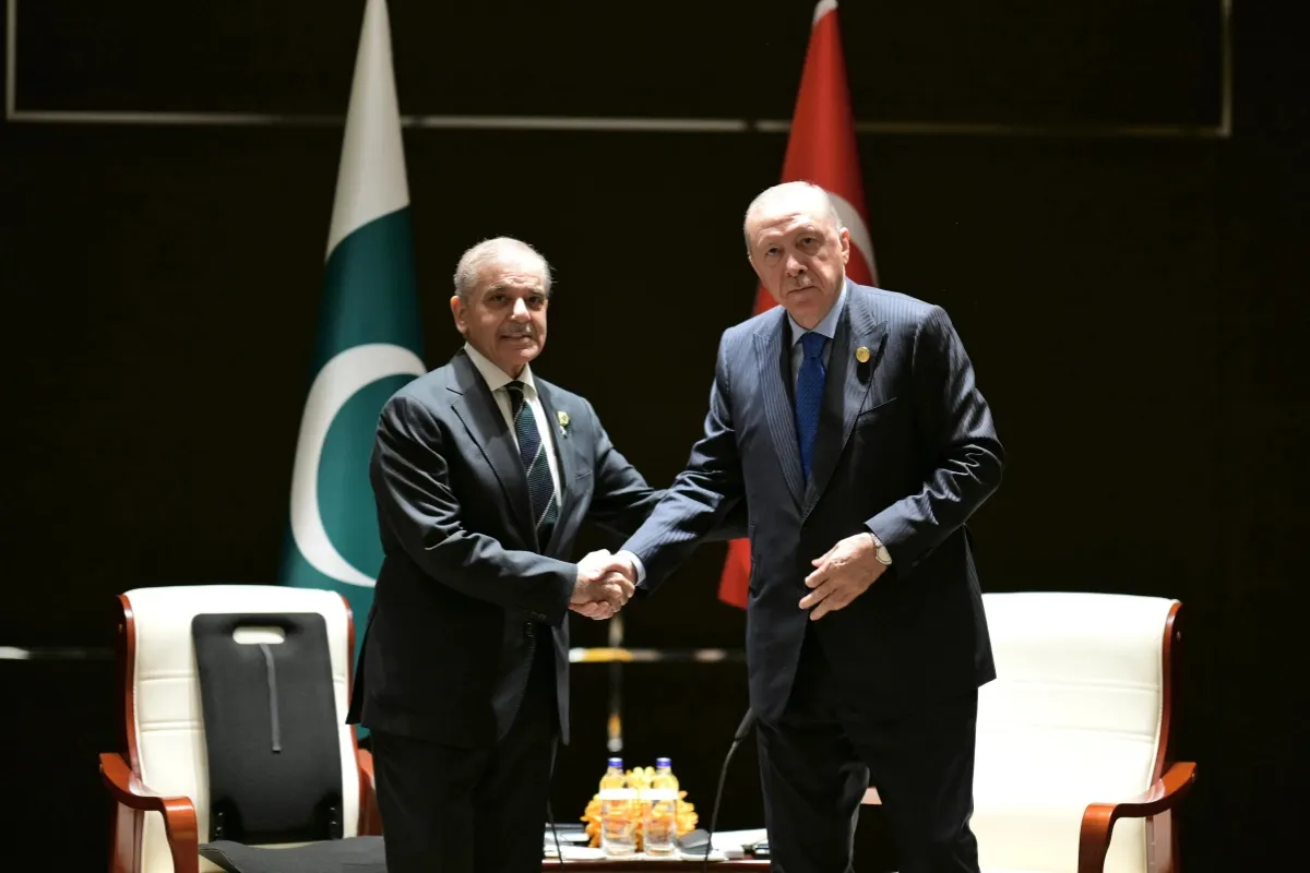 PM Shehbaz Meets Turkish President Erdogan in Tianjin