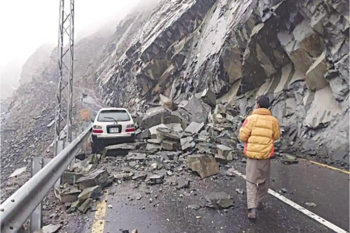 7 Volunteers Die Buried Under Debris Amid Landslide in Danyore Nala, Gilgit-Baltistan