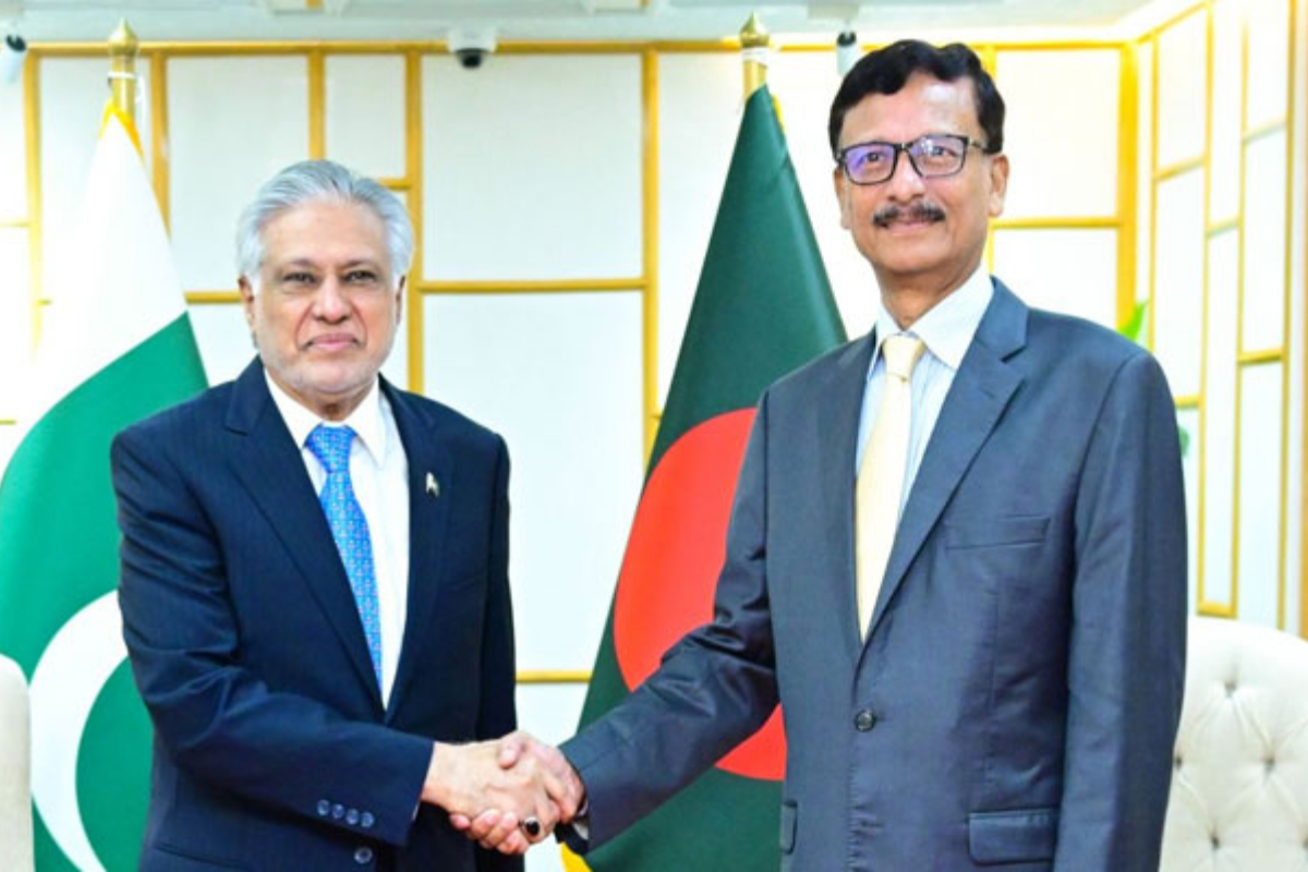 Ishaq Dar Meets Bangladeshi Foreign Advisor, Reviews All Aspects of Bilateral Relations