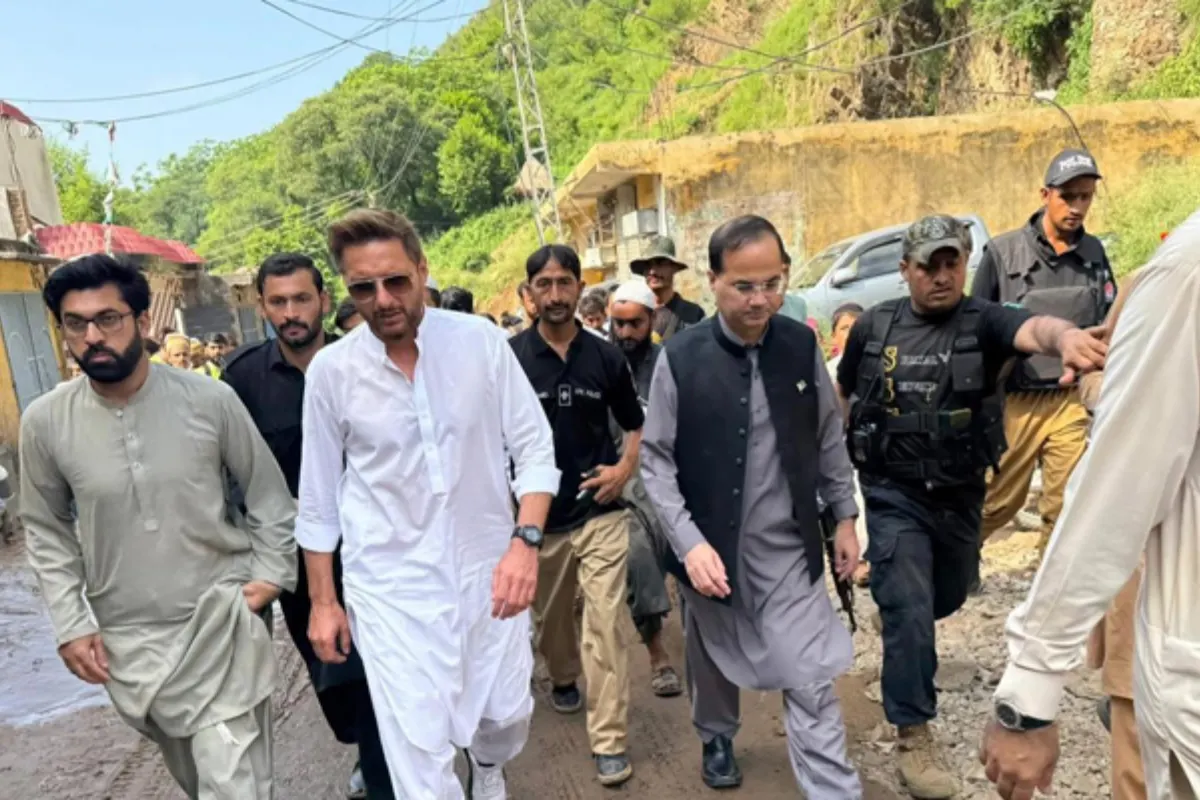 Shahid Afridi Visits Flood Victims in Swabi