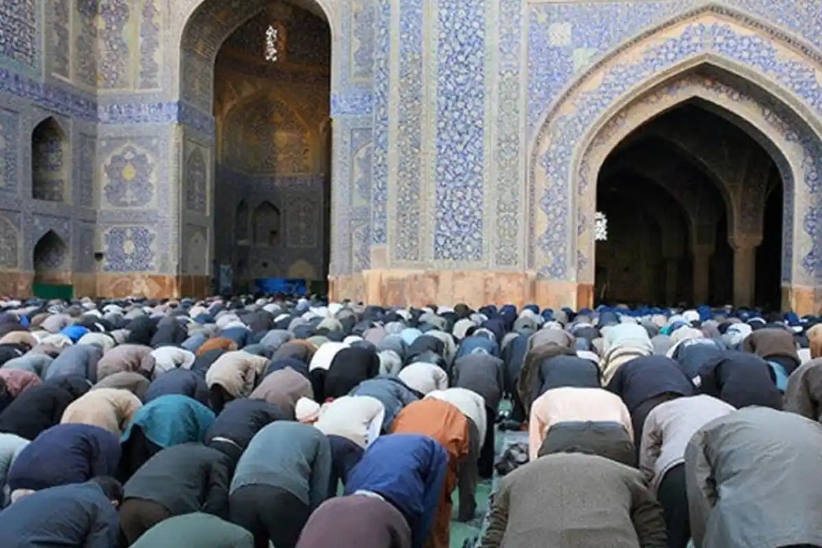 Govt announces 2 year jail term for skipping Friday prayers