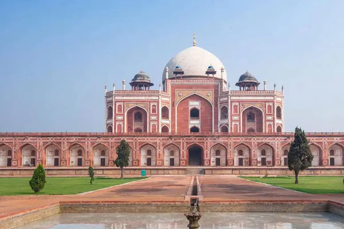 Portion of Humayun’s Tomb collapses in Delhi – Several Feared Trapped