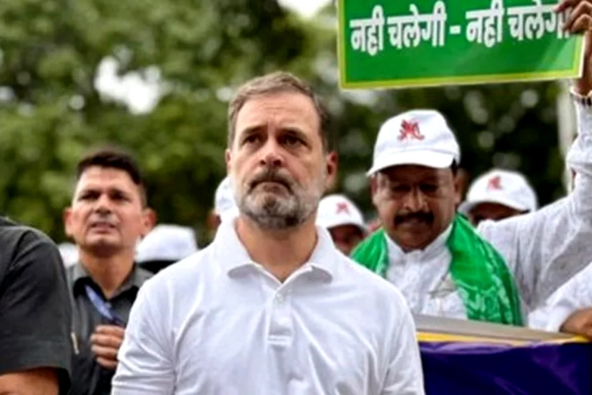 Rahul, Priyanka Gandhi released after arrest in election rigging protest