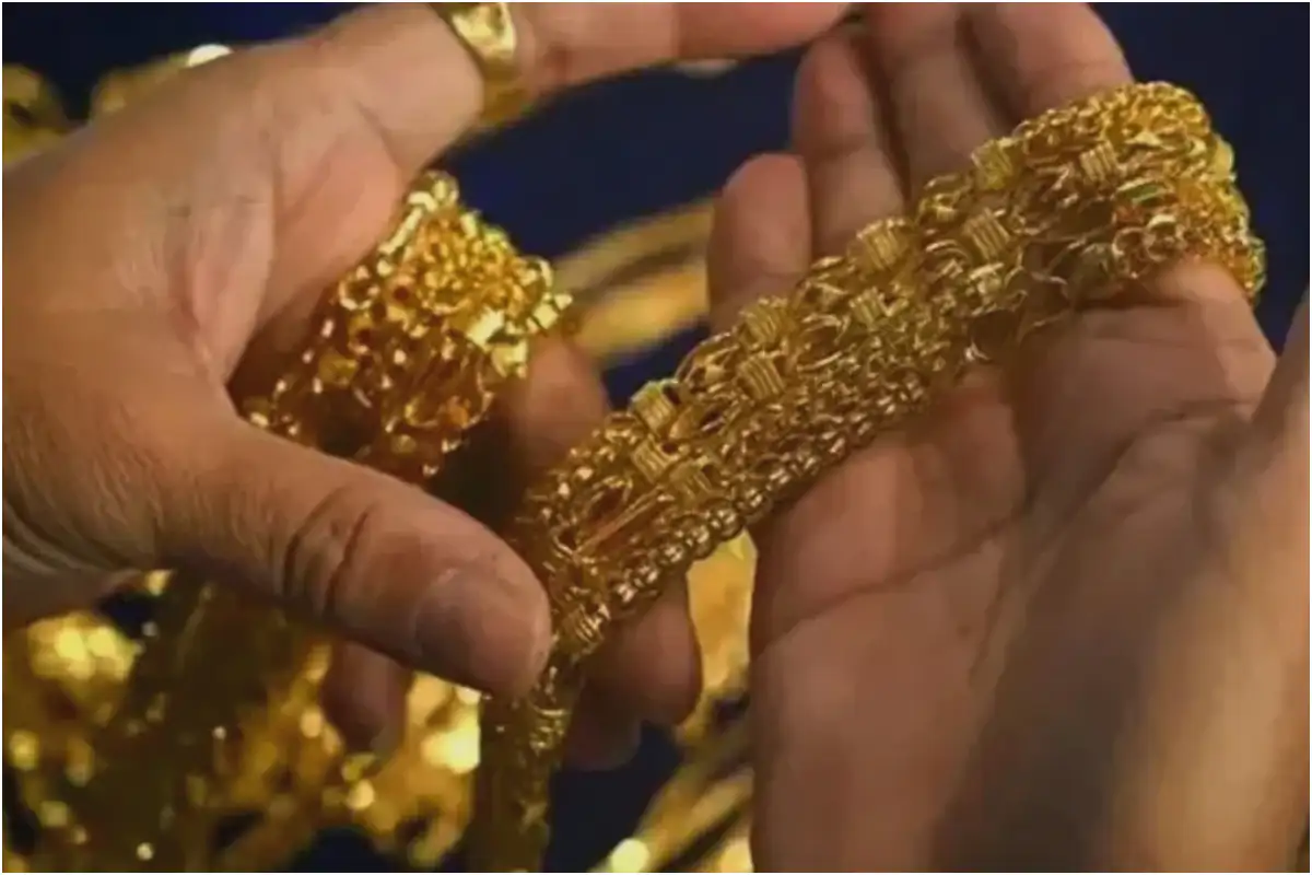 Gold prices hit record high in Pakistan after Rs5400 per tola rise – check new rates