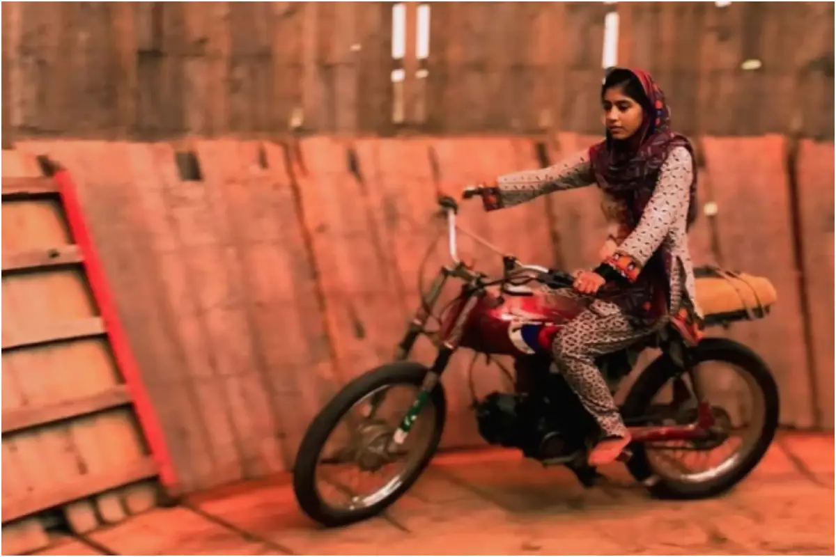 Who is Fatima Noor? Minor Girl Stunt Rider Dreams of Meeting CM!