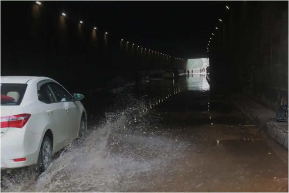 Karachi Traffic Disrupted as Major Underpasses and Korangi Causeway Remain Closed After Heavy Rainfall
