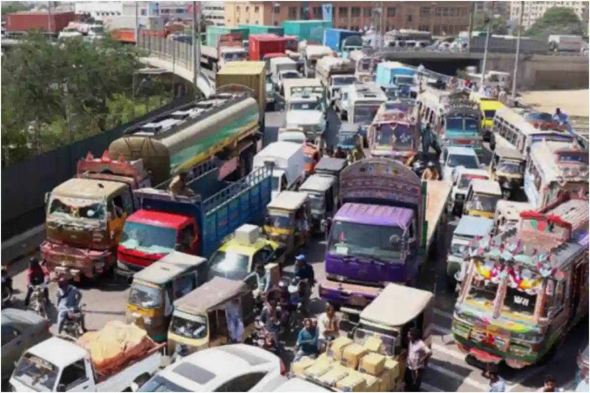 Karachi faces traffic jams in multiple areas – check details
