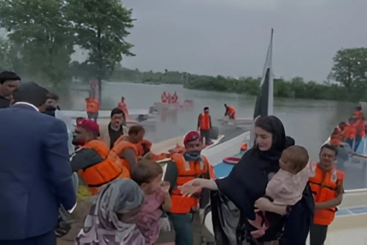 Punjab CM Maryam Nawaz Visits Flood-Hit Areas of Jhang