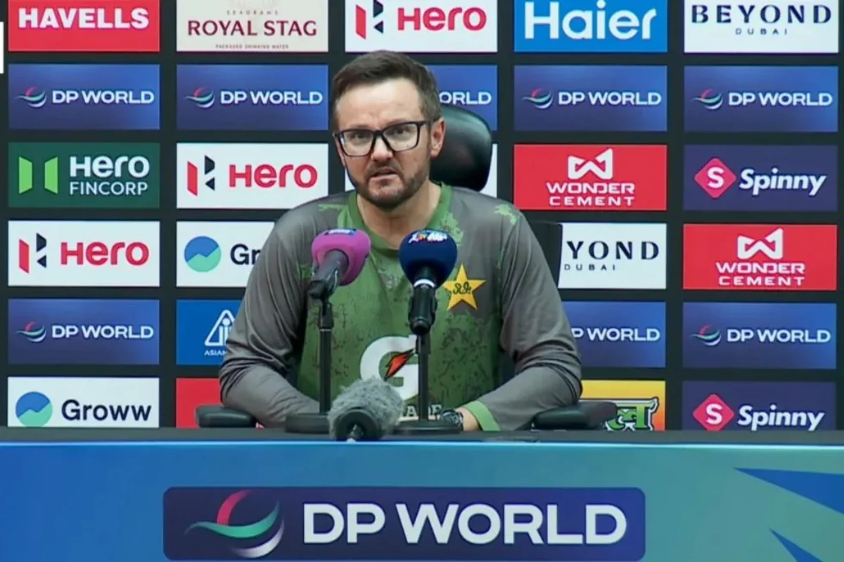 Pakistan Coach Hesson Tells Players to Focus Ahead of India Final