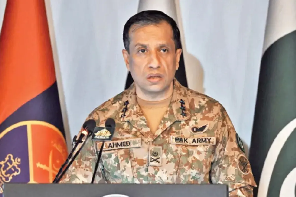 DG ISPR Holds Special Session with Students, Teachers from AJK