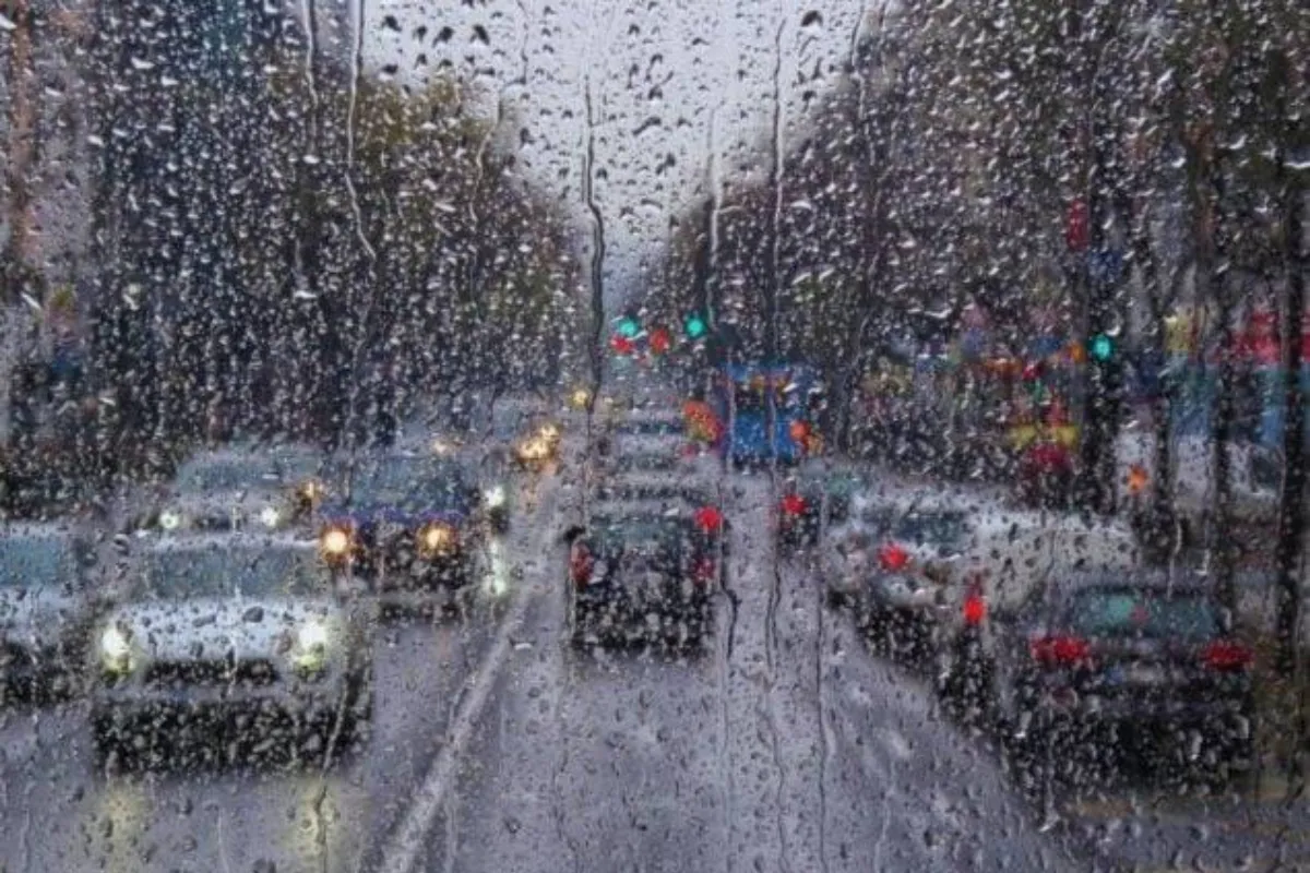 Light Rain, Pleasant Weather Continue in Karachi