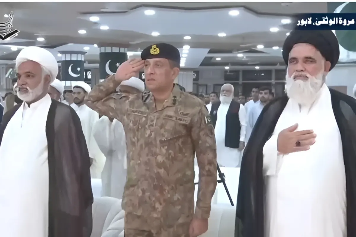 DG ISPR Holds Special Session with Scholars, Students at Jamia Urwatul Wusqa