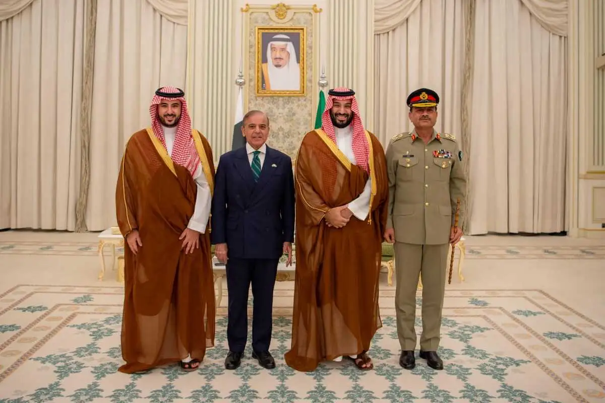 Pakistan and Saudi Arabia Sign Strategic Mutual Defense Agreement During PM Shehbaz Sharif’s Visit