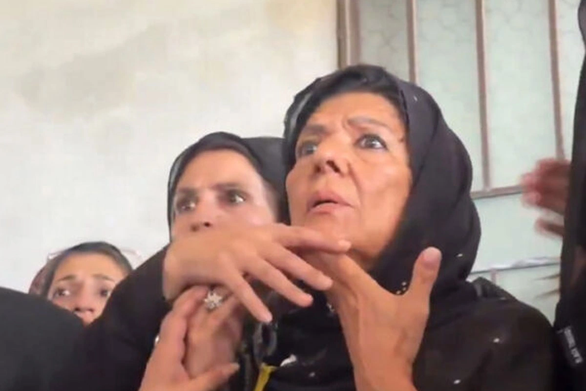 Imran Khan’s sister Aleema Khan Hit by Egg During Media Talk in Rawalpindi