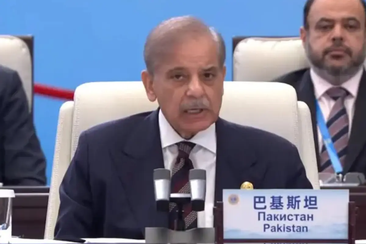 Pakistan Believes in Dialogue and Diplomacy, Seeks Good Relations with Neighbors: PM