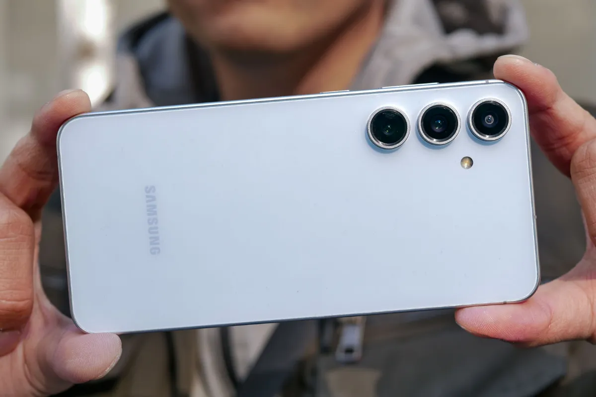 Samsung Galaxy S25 FE Launched with New Camera, Display, Software Upgrades