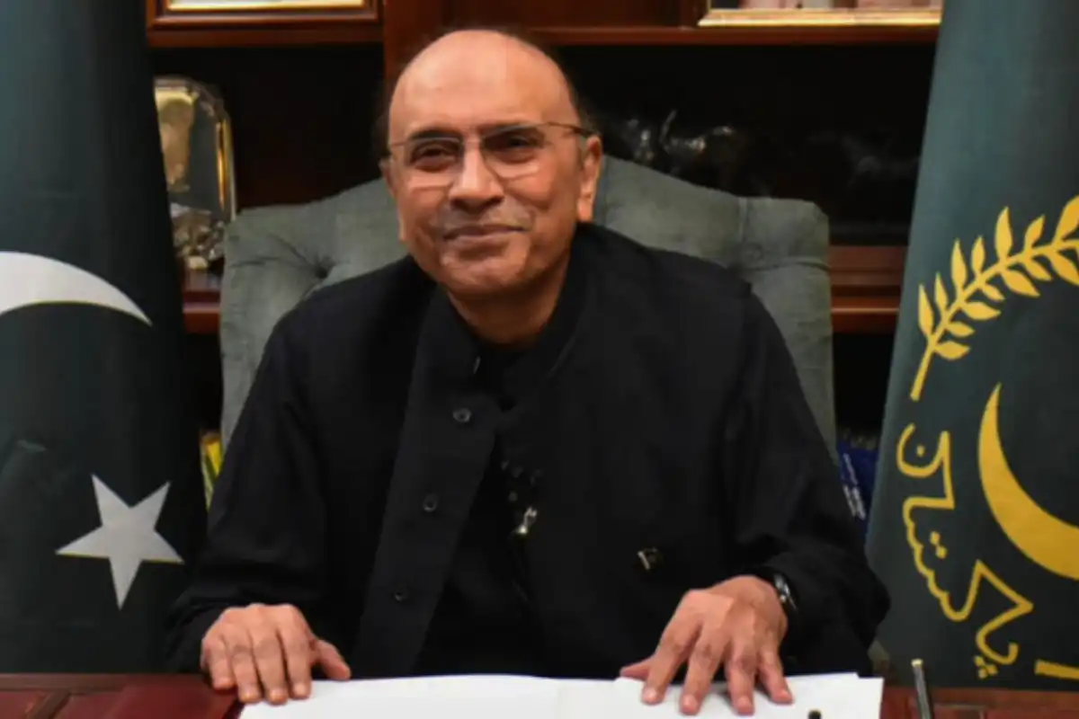 President Zardari Returns After Successful 10-Day Visit to China