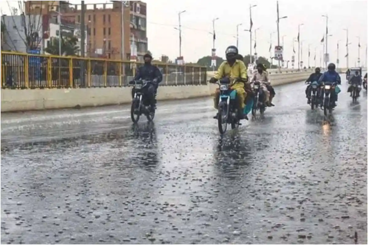 PMD Forecasts Heavy Rain Across Pakistan, Karachi to See Intermittent Showers