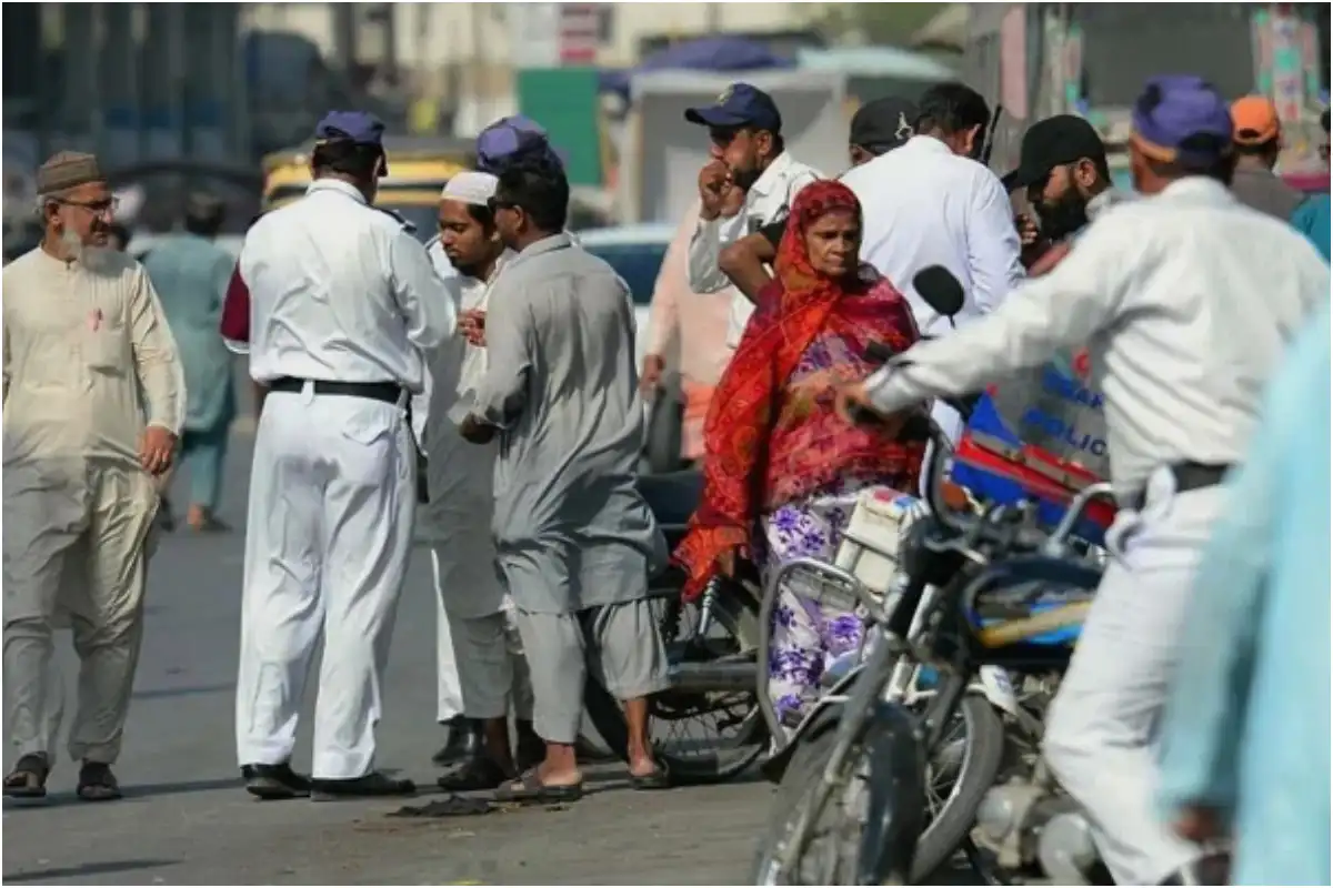 Karachi Police Warn Public Against Fake Traffic Challan Payment SMS Scam