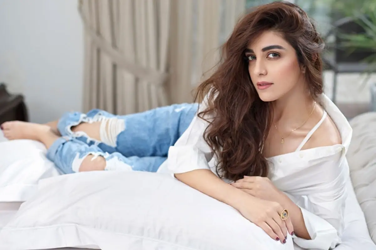 Fashion Designer Faiza Saqlain accuses Maya Ali of Copying Her Designs