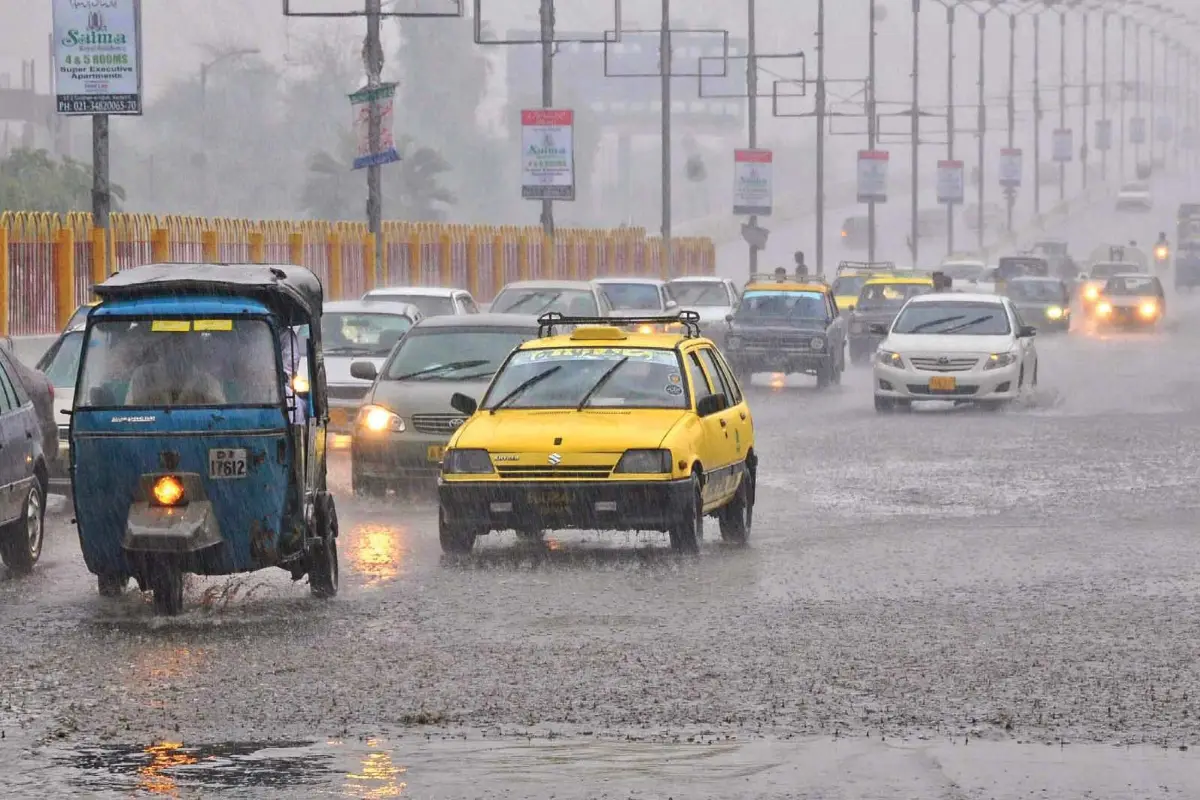 Karachi Braces for Thunderstorms as Temperatures Soar