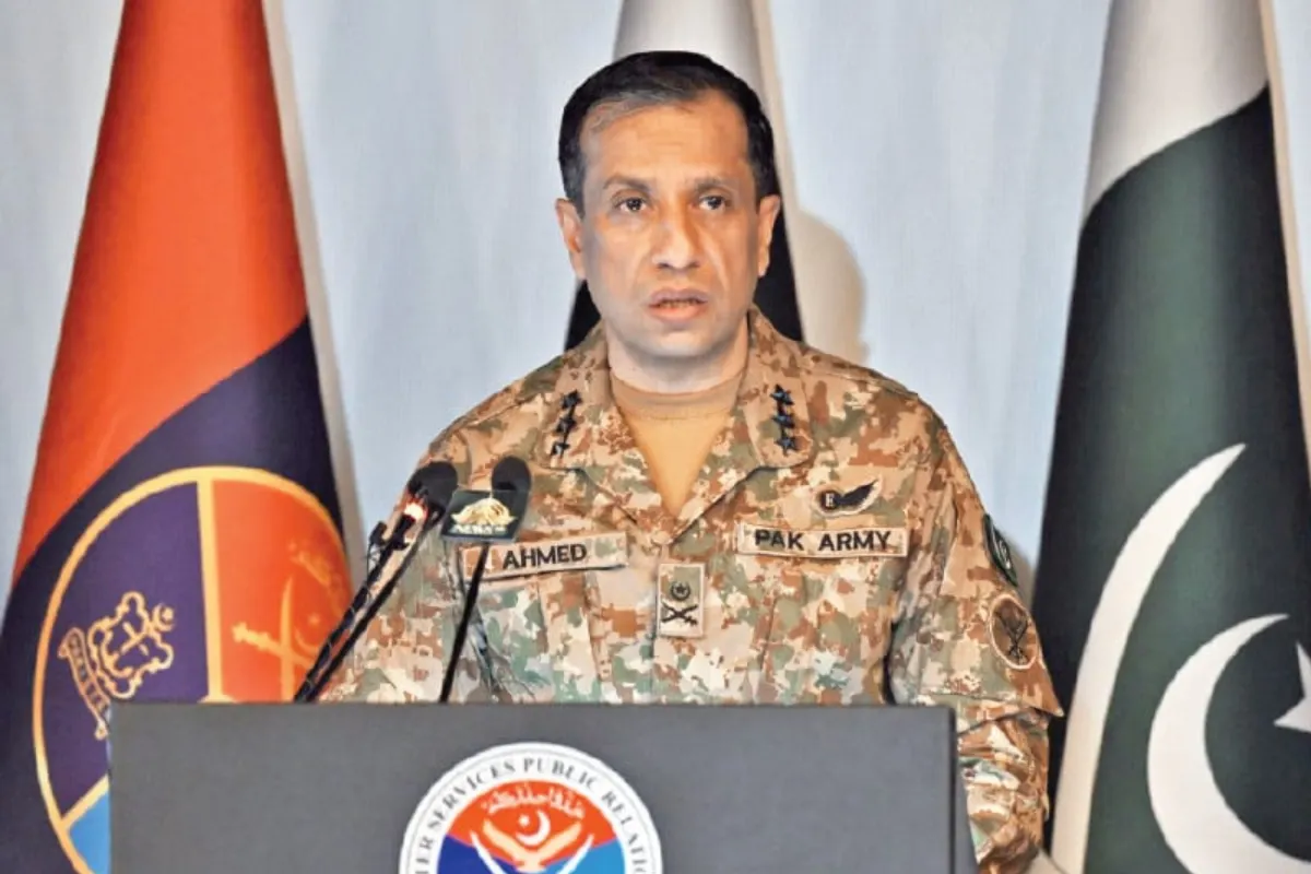 DG ISPR meets with COMSATS University students and faculty