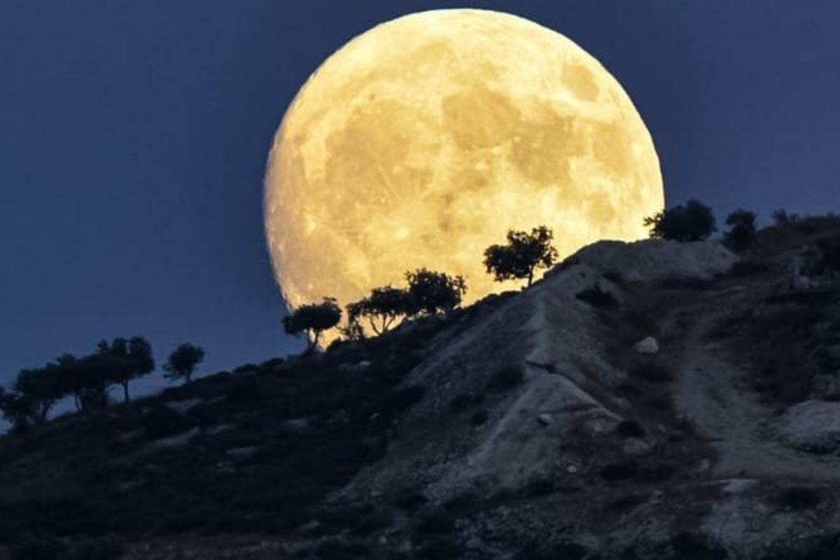 When Will Pakistan’s First Supermoon Appear? SUPARCO Reveals The Date