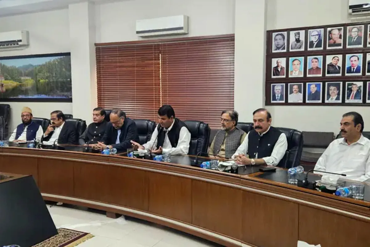 High-level govt delegation meets JAAC to discuss Azad Kashmir unrest