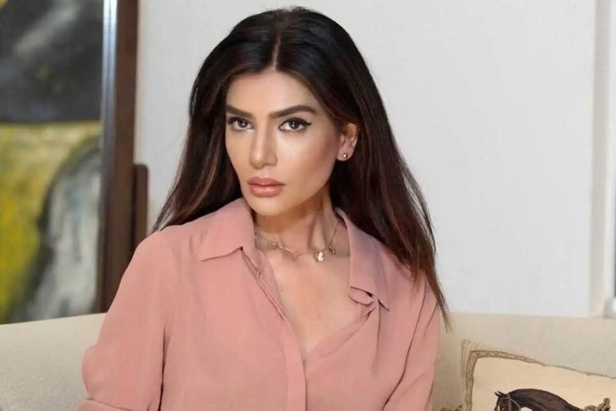 Iffat Omar Joins Saba Qamar Debate, Calls Karachi a “Dirty City”