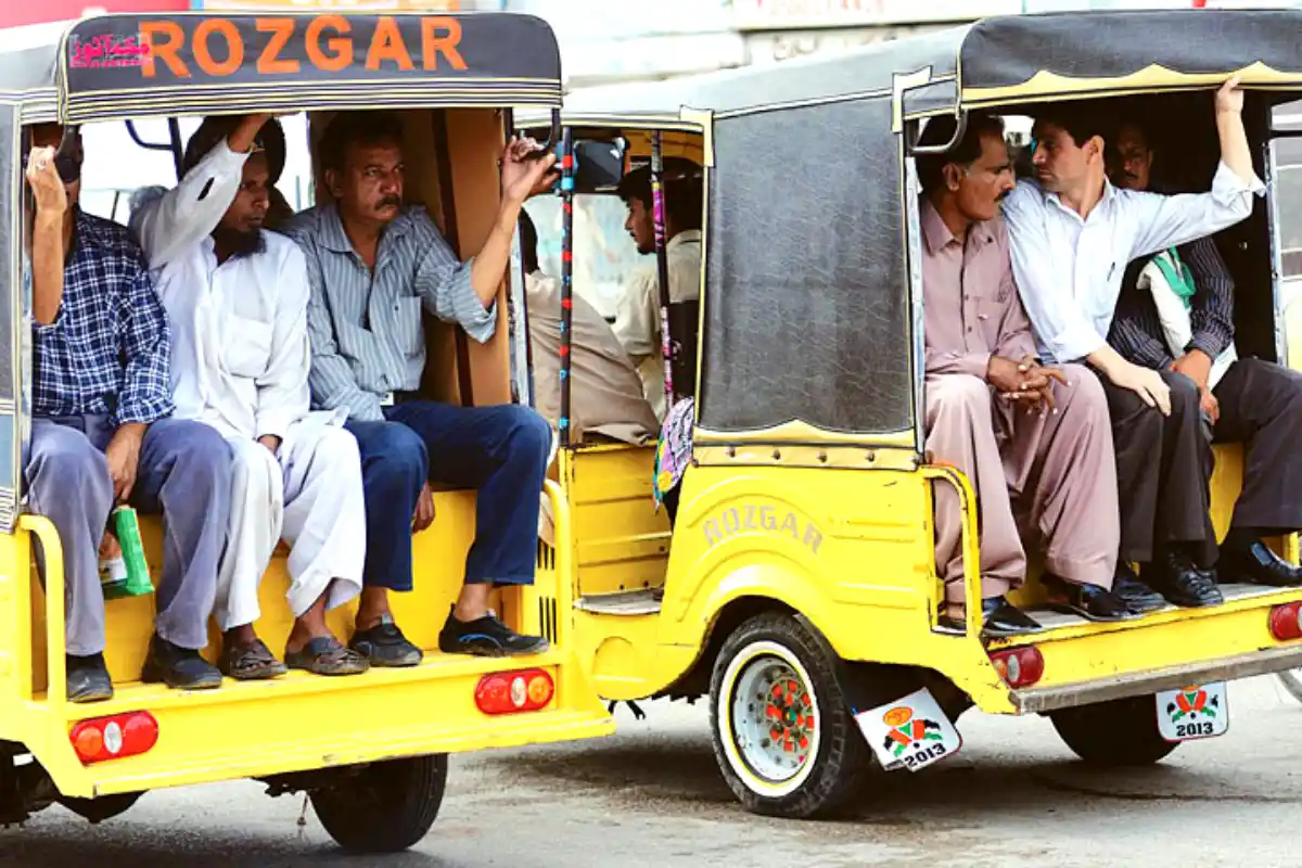 Karachi Traffic Police introduce tough new rules for Qingqi rickshaws
