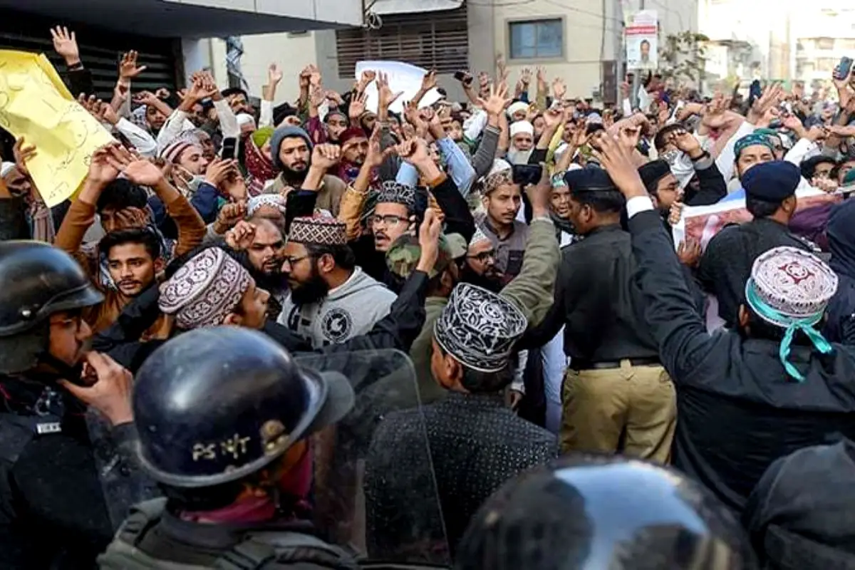 TLP protests erupt in Karachi, five arrested amid unrest – check alternate & disrupted routes