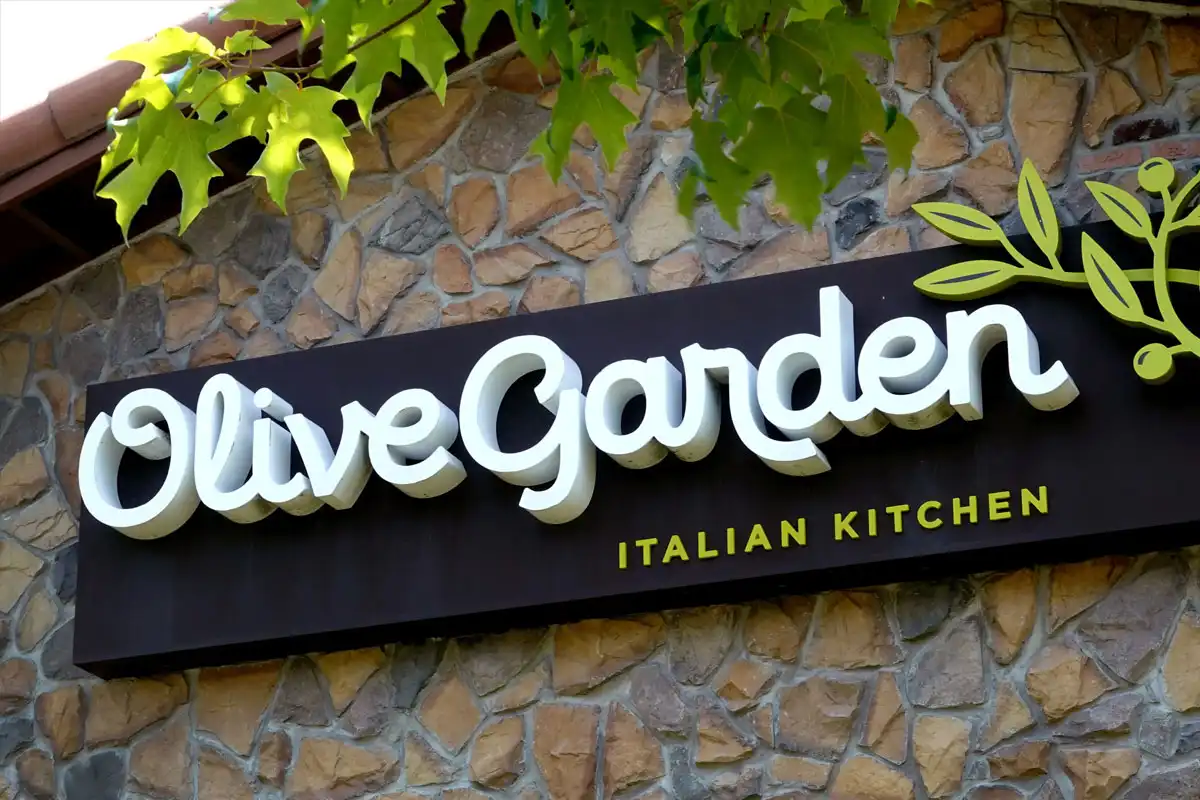 Was Olive Garden Waitress Megan Ashlee Davis Arrested? Viral Breadstick Dispute Claim Debunked