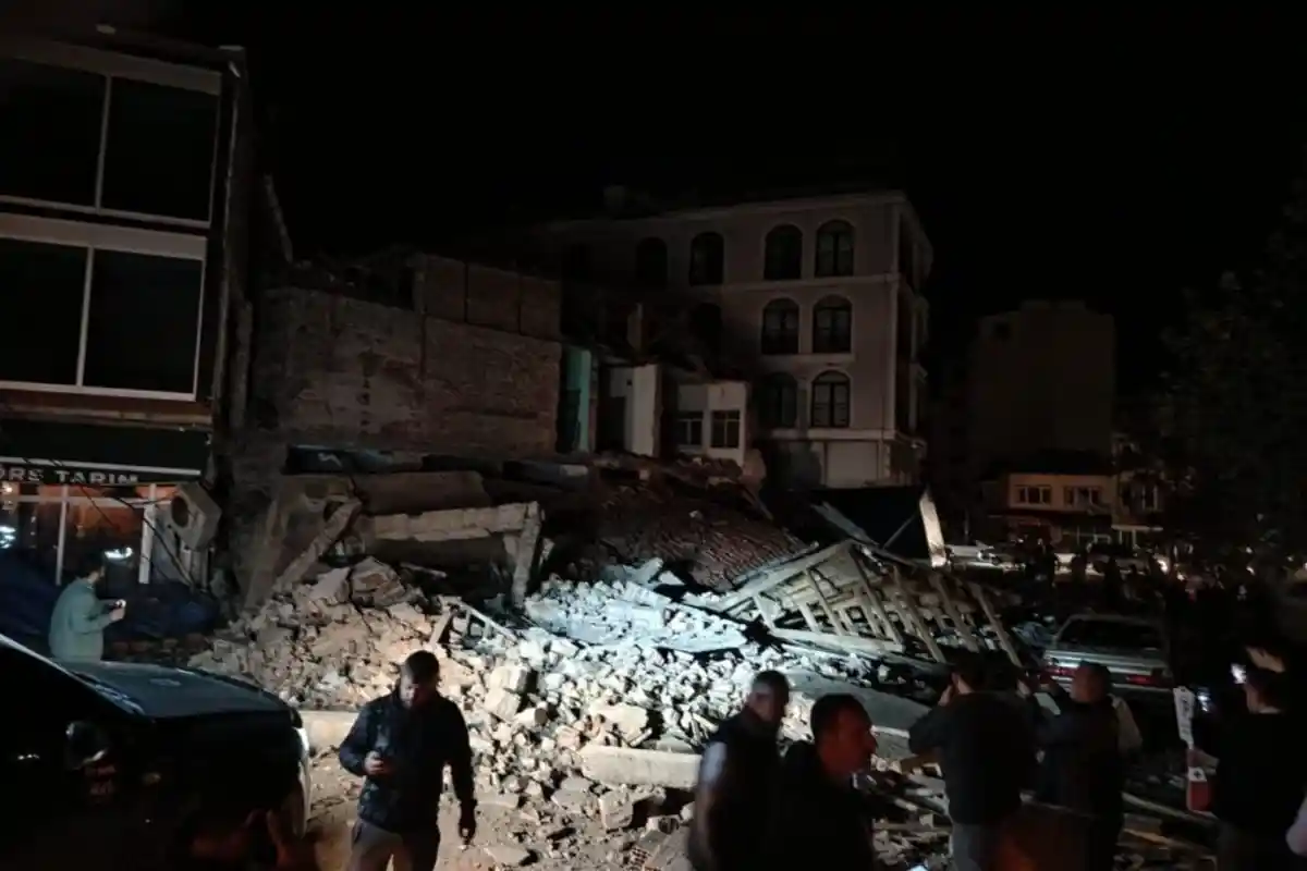 Powerful Earthquake Strikes Western Türkiye, No Casualties Reported