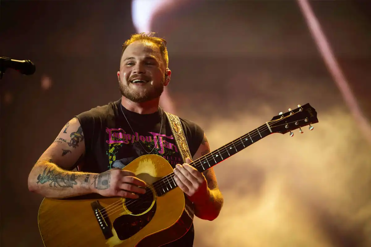 Why Is “Boycott Zach Bryan” Trending Online? Anti-ICE Song Lyrics and “Fading of the Red, White and Blue” Controversy Explained