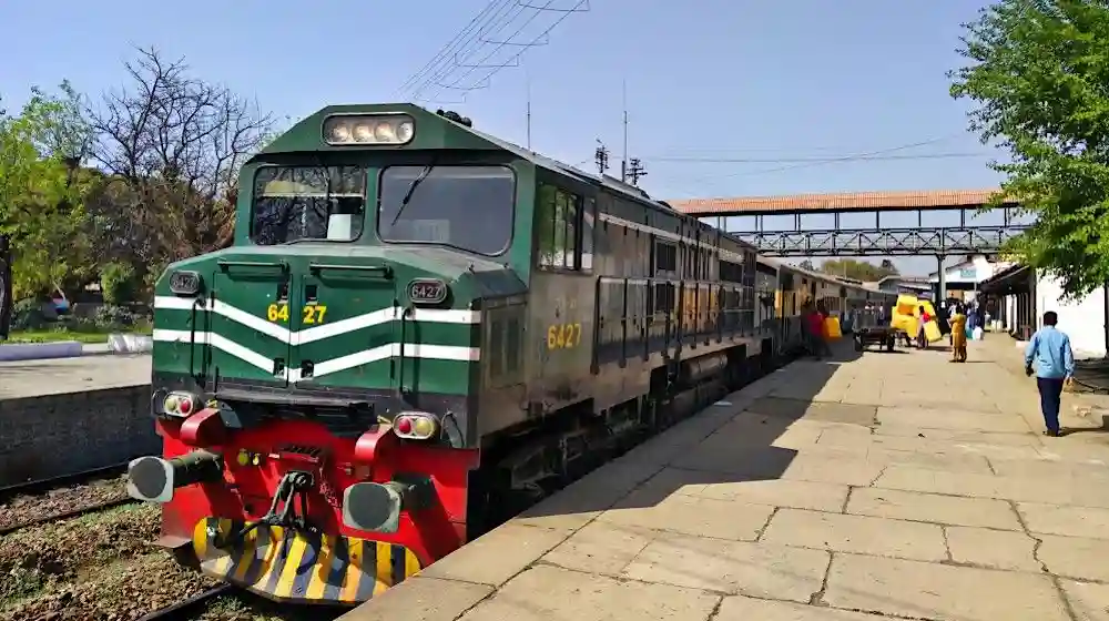 Pakistan Railways Suspends Winter Timetable Amid Widespread Delays and Technical Issues