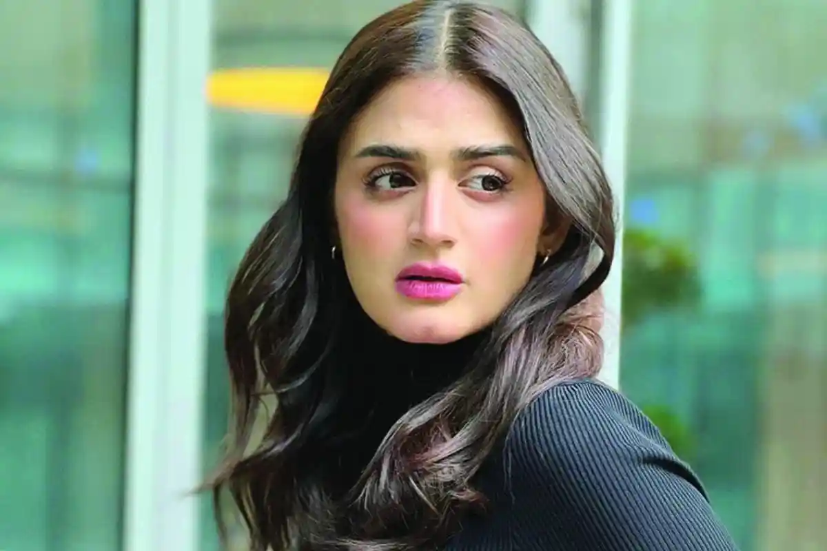 Hira Mani sparks outrage on social media for bold outfit