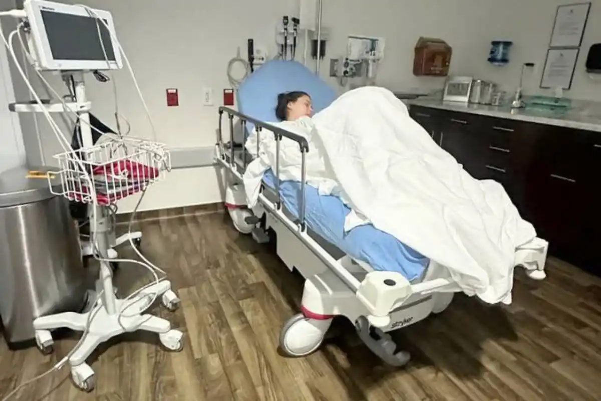 What Happened to Hania Aamir? Instagram Post Sparks Concerns Among Fans