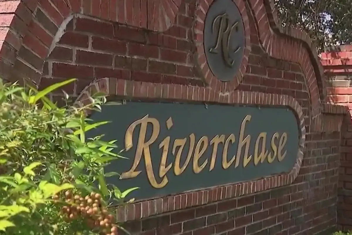 What Is HOA? Florida Mom Ariel Barner Accuses Neighborhood Association of Discrimination