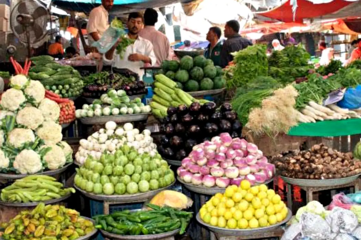 Karachi Commissioner announces new food prices list – 17 October 2025