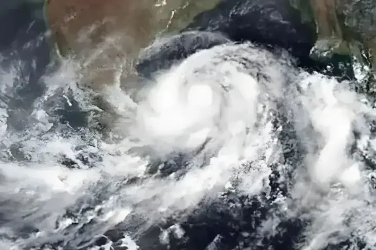 How Far Is Cyclone Shakhti from Karachi Now?