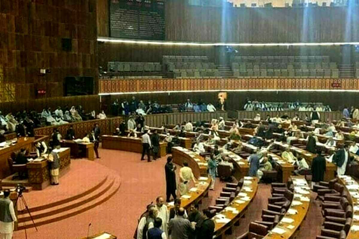 PPP walks out of NA, Senate; demands apology from PML-N leadership